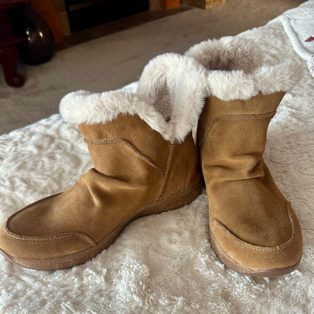 Taos Faux Fur-Lined Ankle Boots